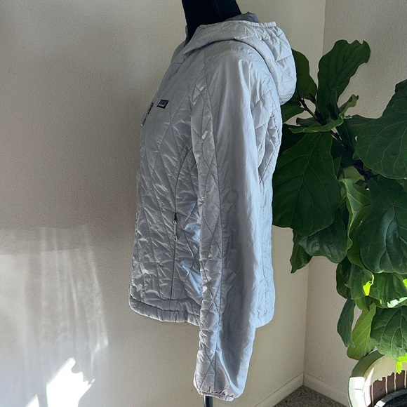 Patagonia Women’s Nano Puff Primaloft Hooded Jacket Coat in Light Gary Medium - Picture 10 of 16